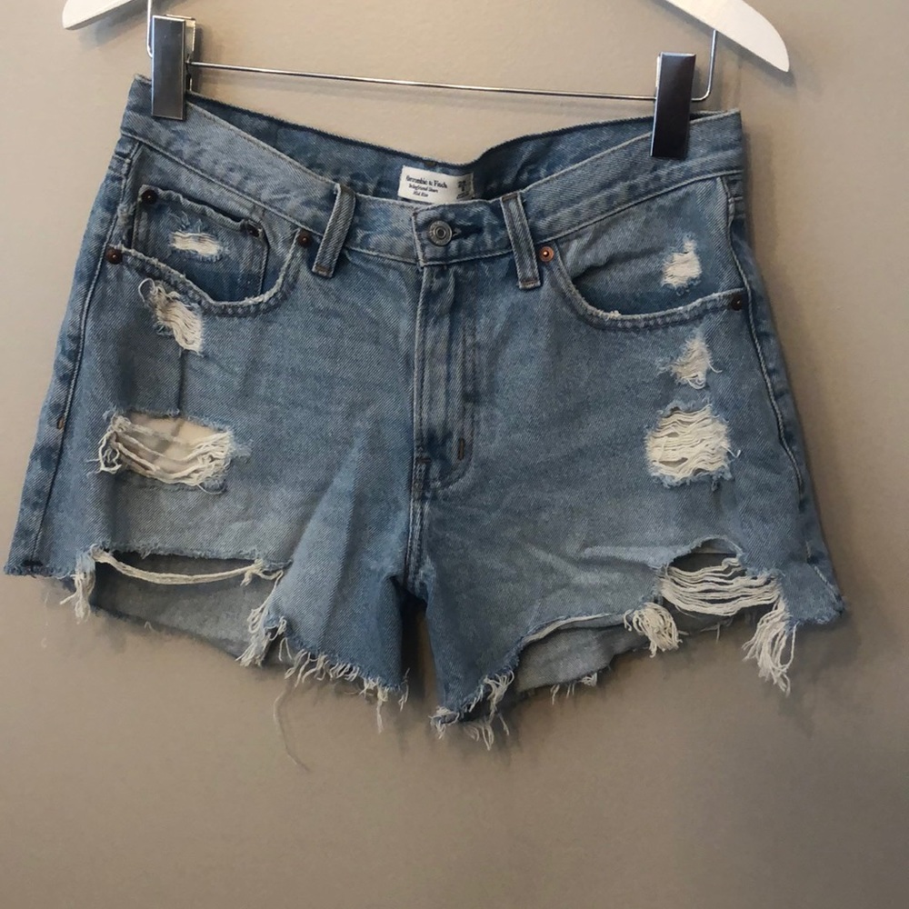 Abercrombie & Fitch Mid Rise Boyfriend Short